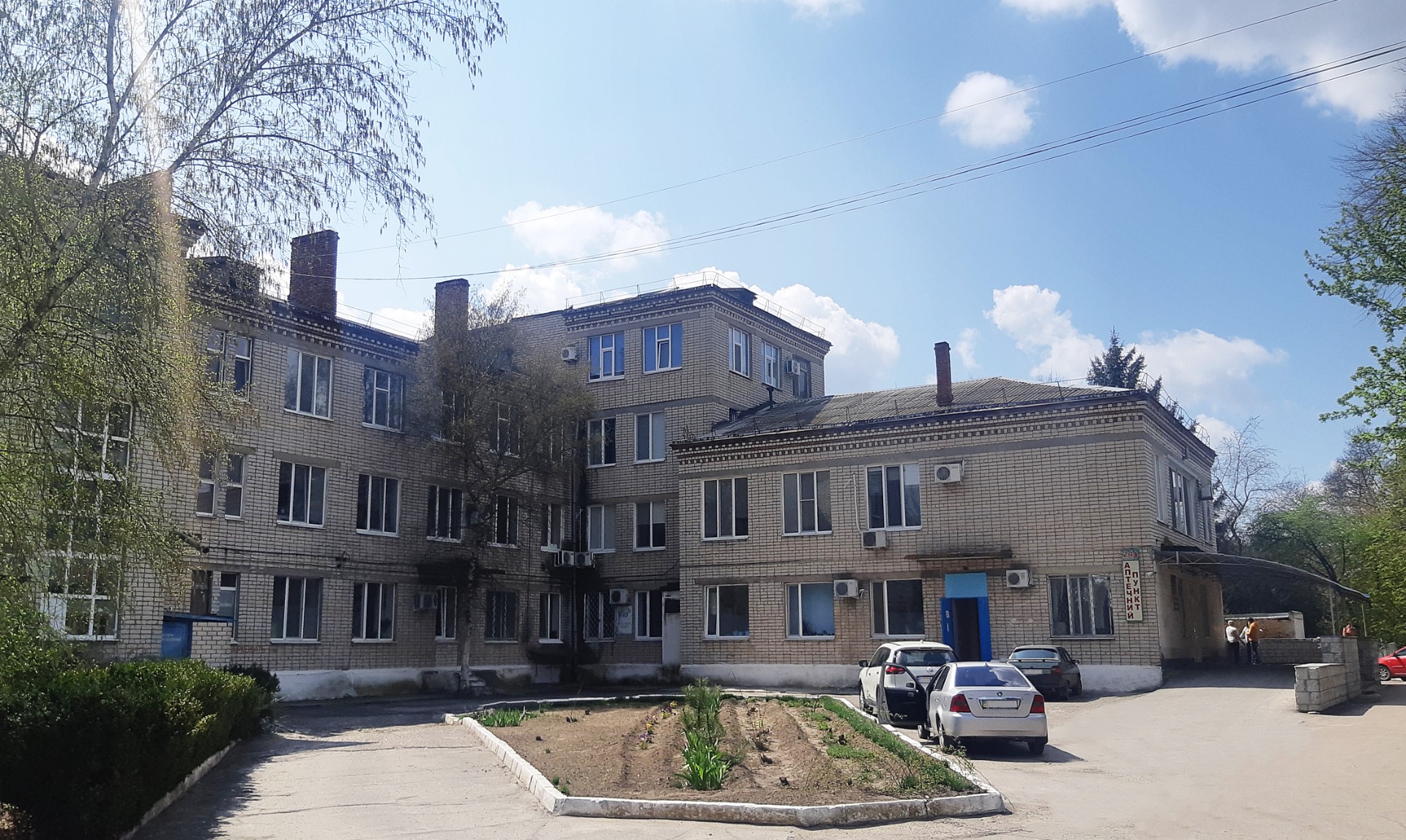 Олешківський ЦПМСД призупинив трудові договори з персоналом через відсутність фінансування 