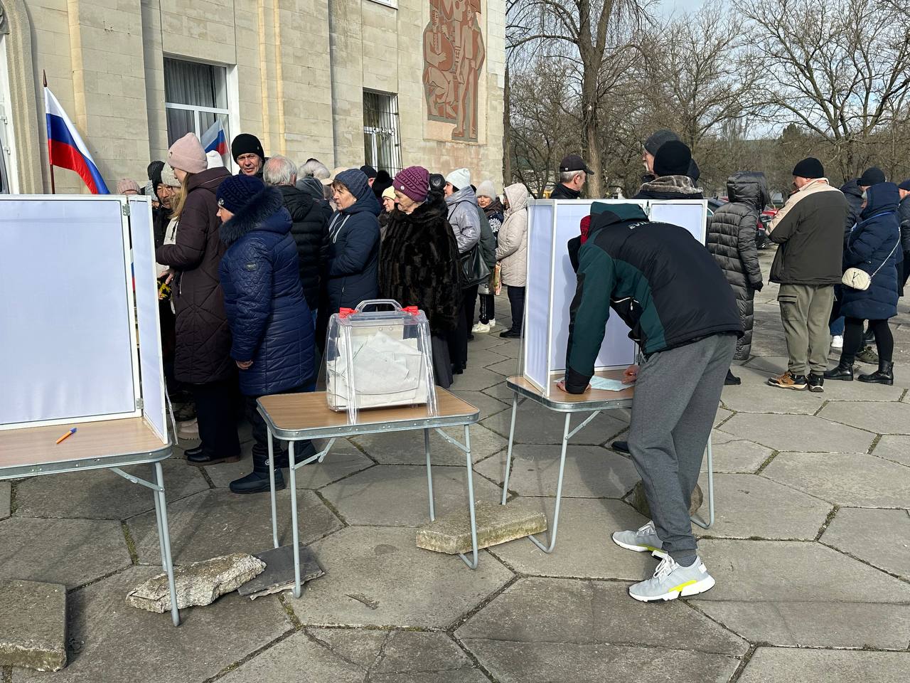 На лівобережжі Херсонщини проходить “голосування” під дулами російських автоматів
