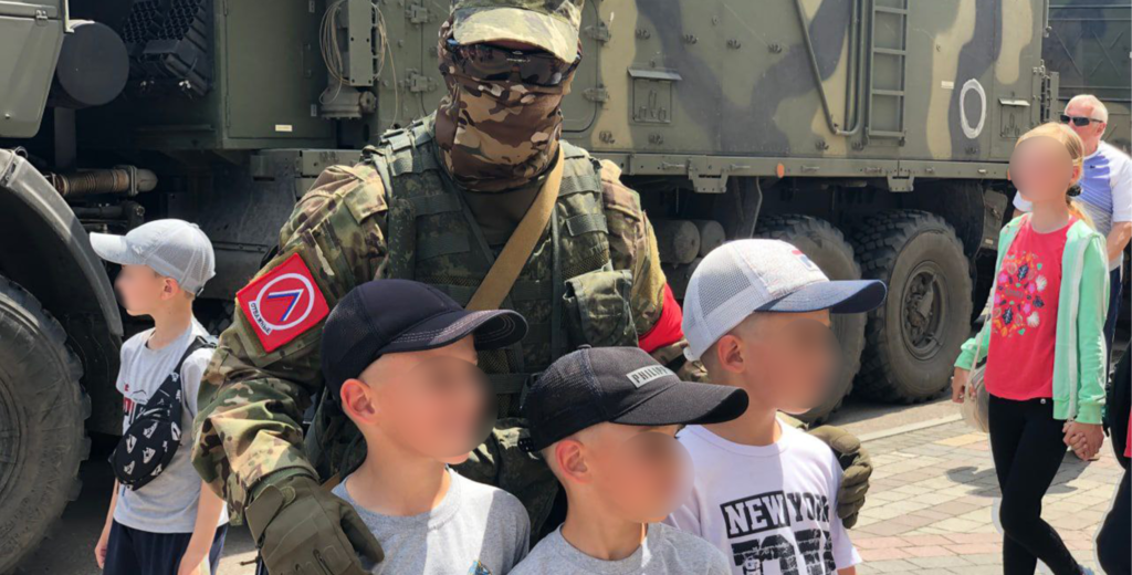 Рашисти агітують дітей з ТОТ Херсонщини вступати у свої військові навчальні заклади 